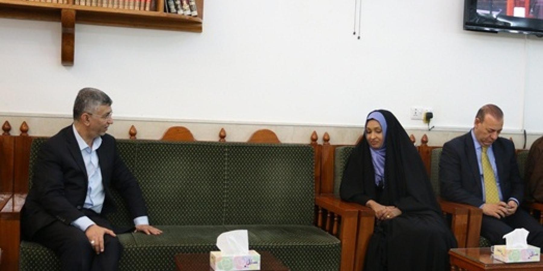 السفيرة الصومالية في العراق تتشرَّف بزيارة العتبة العلوية المقدسة 