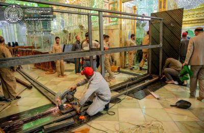 كوادر قسم الصيانة الهندسية تنجز تنصيب قواطع خشبية لخدمة زائري المولى أمير المؤمنين (عليه السلام) خلال عيد الفطر المبارك