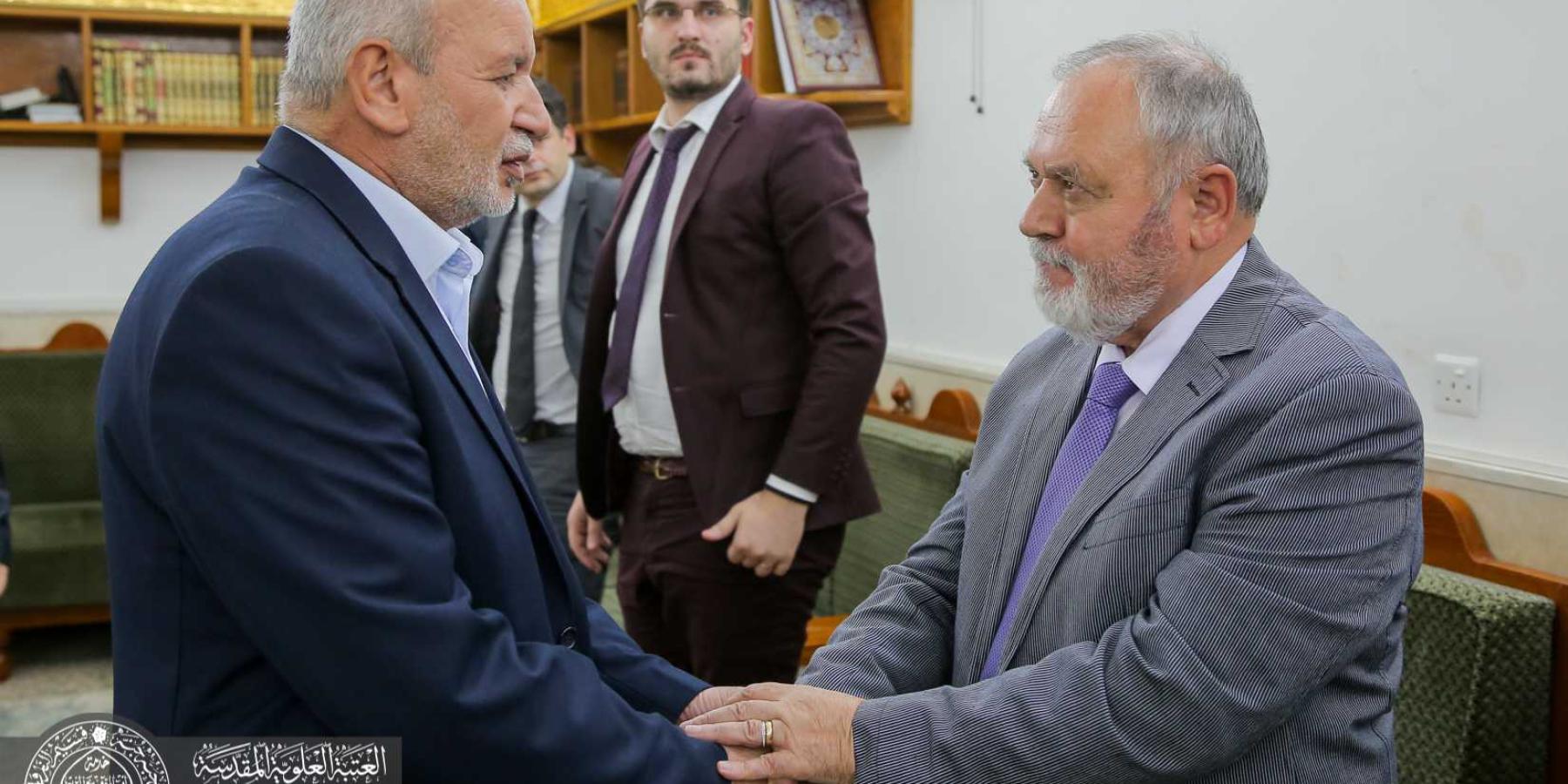 سفير جمهورية رومانيا في العراق يتشرف بزيارة العتبة العلوية المقدسة 