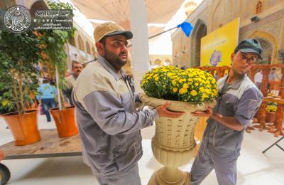 شعبة المشاتل في العتبة العلوية المقدسة تنشر الزهور الطبيعية على منصة الاحتفال بمهرجان الغدير السنوي 