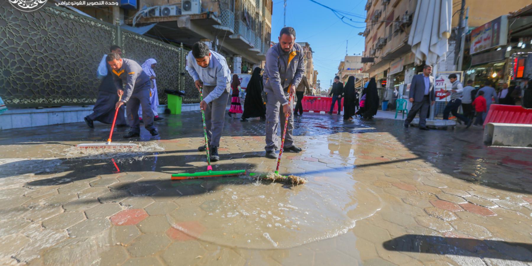قسم الخدمات الخارجية ينفذ حملة لتنظيف الشوارع الرئيسية المحيطة بالصحن الحيدري الشريف