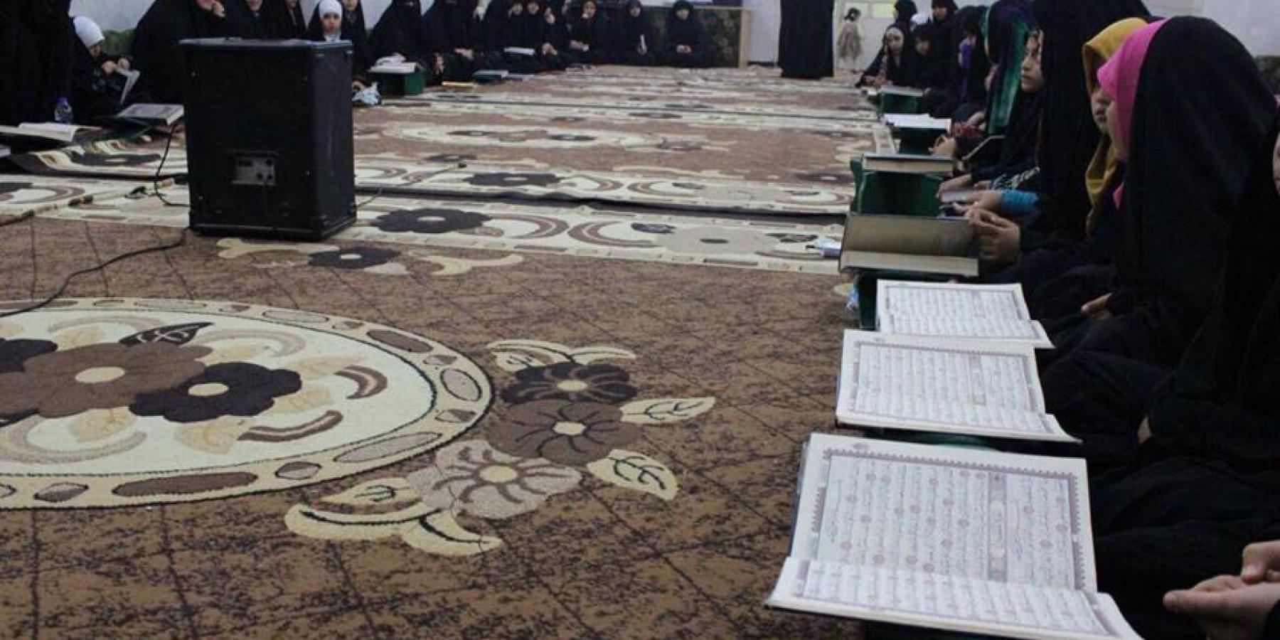 ضمن جولته في محافظة البصرة وفد العتبة العلوية المقدسة النسوي القرآني يزور المؤسسات القرآنية في القرنة والحيانية