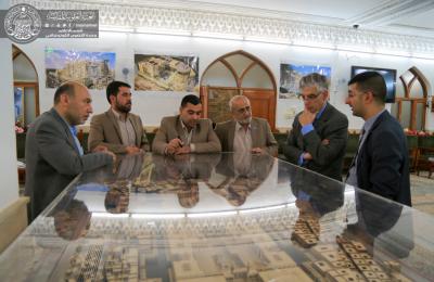 السفير الاسترالي في العراق يبدي إعجابه بالمعالم الأثرية والعمرانية التاريخية لمرقد أمير المؤمنين (عليه السلام)