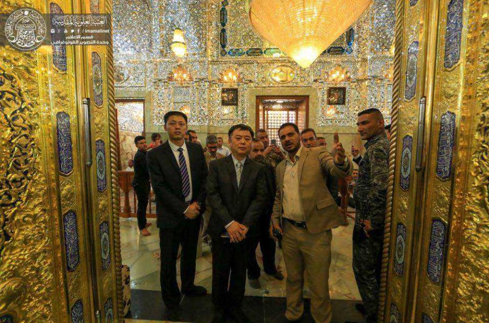 السفير الصيني الجديد في العراق: لي الشرف أن أقوم بزيارة العتبة العلوية ونكنّ كلّ الاحترام للشعب العراقي
