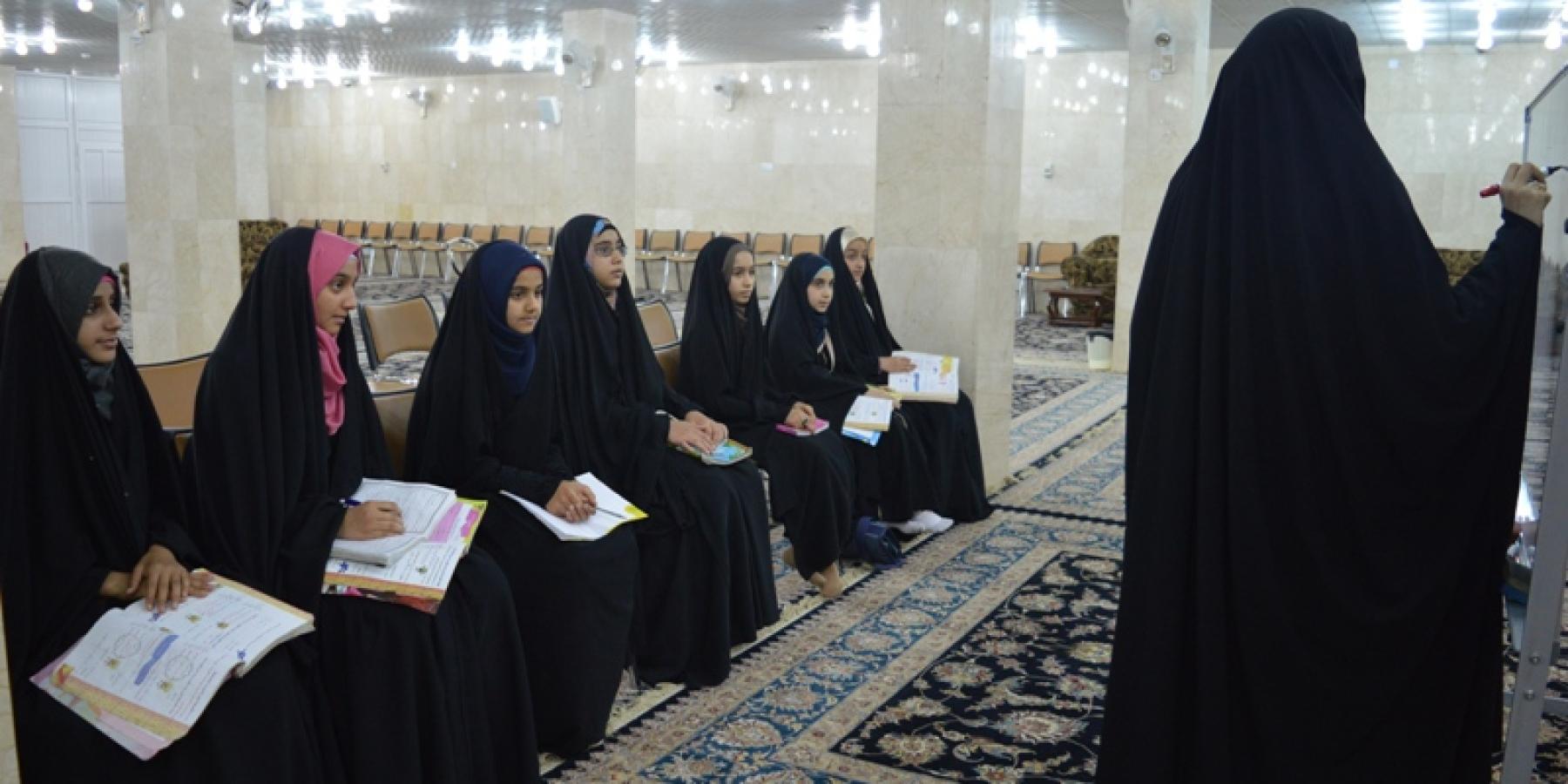 القسم النسوي يقيم دورات تقوية لطالبات السادس الابتدائي من بنات المنتسبات والمتطوعات العتبة المقدسة