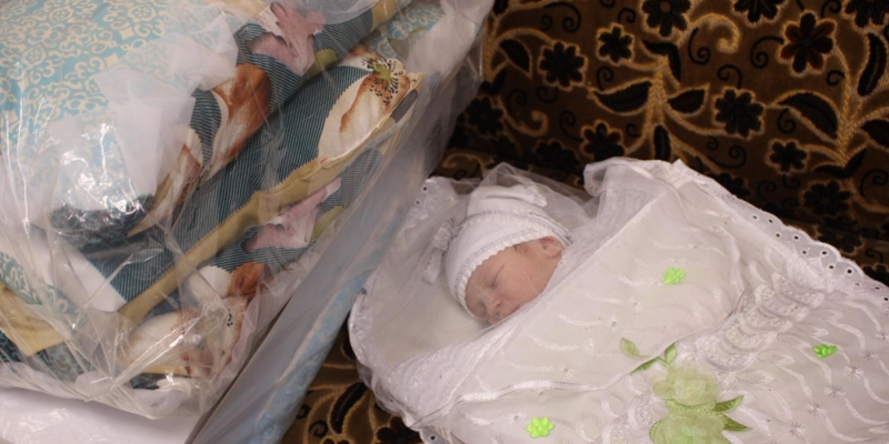  العتبة العلوية المقدسة تقدم الهدايا للمواليد الجدد بمناسبة ولادة الأقمار المحمدية