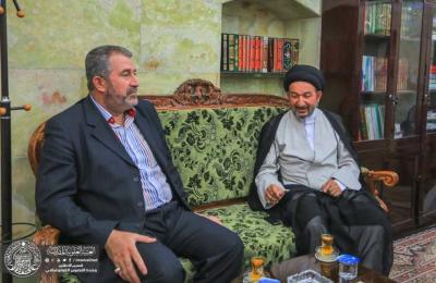 الأمين العام للعتبة العلوية المقدسة يحتفي بالخبير اللبناني حسين العاملي