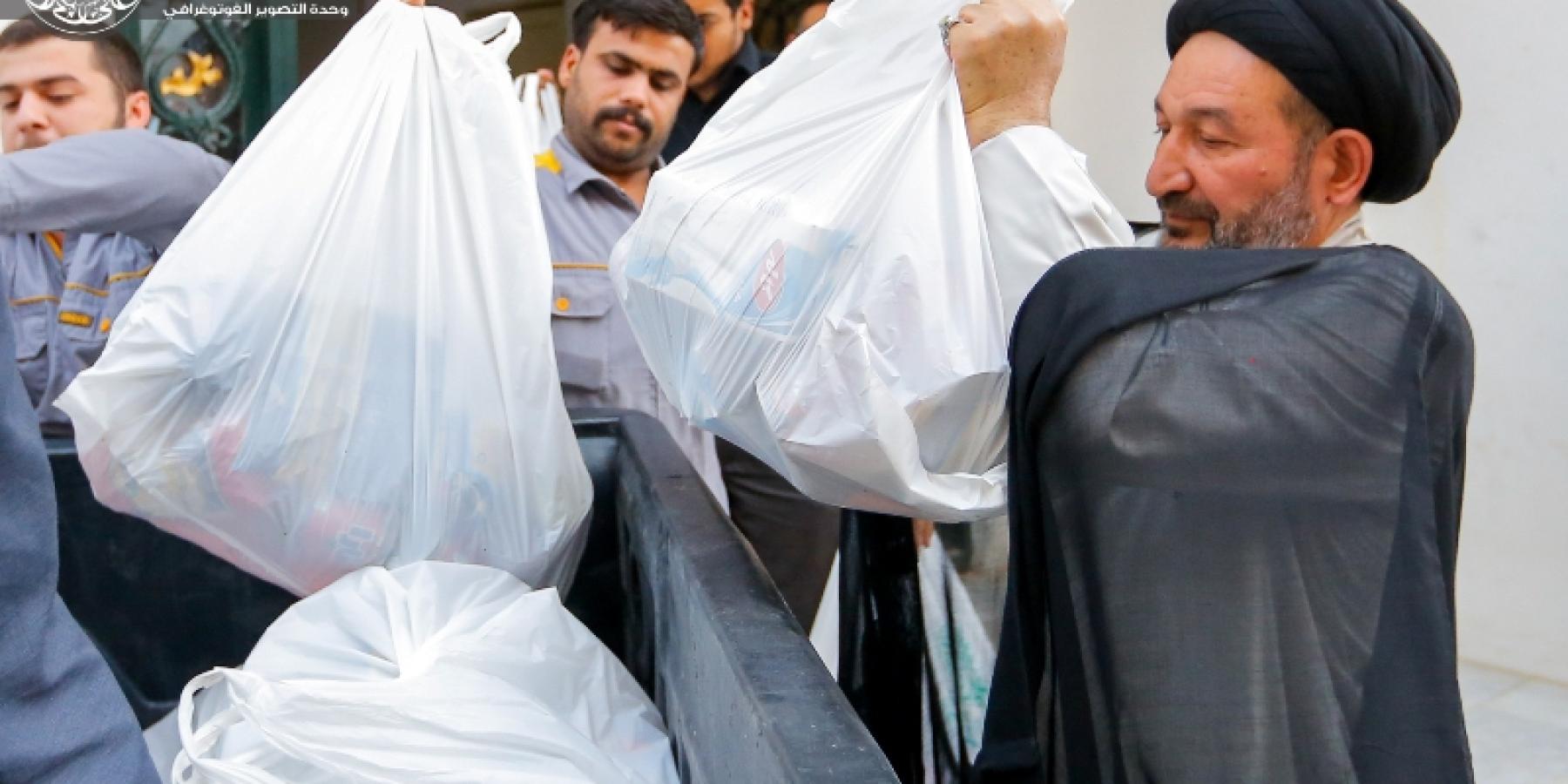 الأمين العام للعتبة العلوية المقدسة يوجّه بتوزيع المساعدات العينية على العوائل المتعففة في محافظة البصرة