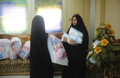 القسم النسوي يحتفل بولادة الإمام الرضا (عليه السلام) ويقوم بتوزيع الهدايا على المواليد الجدد