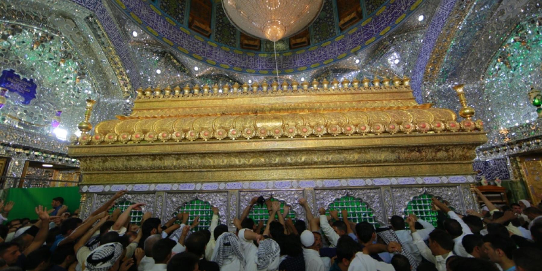 جموع الزائرين المليونية تتوافد على مرقد أمير المؤمنين (ع) في صبيحة أول أيام عيد الأضحى المبارك