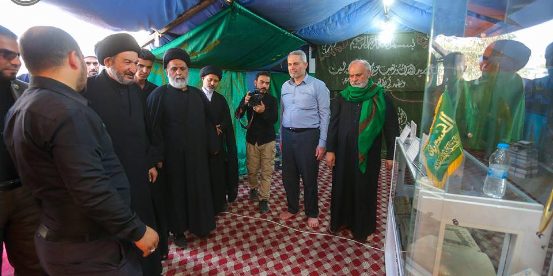 الأمين العام للعتبة العلوية المقدسة يزور معرض العتبة العسكرية المقدسة على طريق "يا حسين"