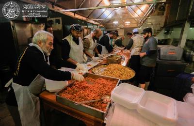  العتبة العلوية المقدسة تقدم أكثر من 100 ألف وجبة غذائية للزائرين في مراسم إحياء ذكرى وفاة النبي الأعظم (ص)
