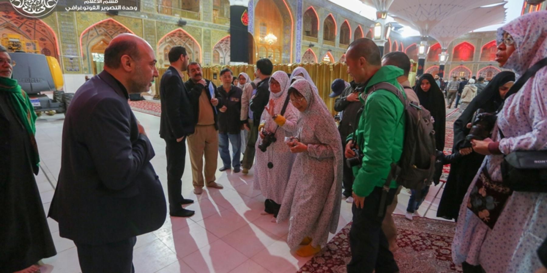 صينيون: زيارة مرقد الإمام علي تعكس حضارة إسلامية جديرة بالاحترام 