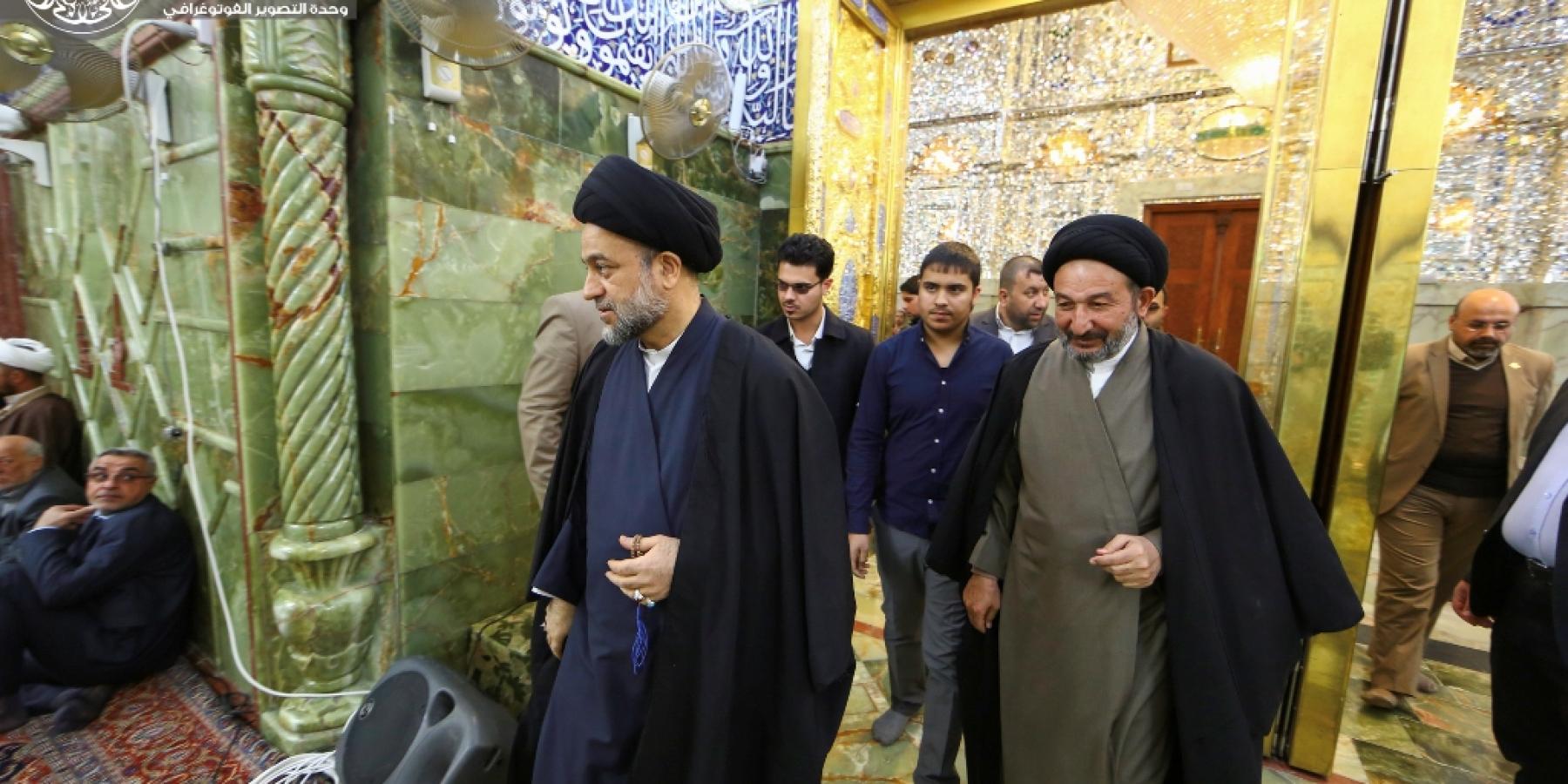 رئيس ديوان الوقف الشيعي يتشرف بحضور مراسم فتحة الشباك الشريف لمرقد الامام امير المؤمنين(عليه السلام)