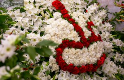 آلاف الزهور الطبيعية تزيّن المرقد الطاهر لمناسبة ذكرى الولادة الميمونة لأمير المؤمنين علي بن أبي طالب(عليه السلام)