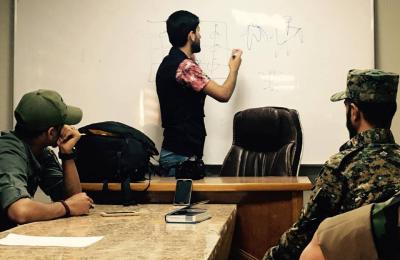 قسم الإعلام الحربي في فرقة الإمام القتالية في العتبة العلوية يقيم دورة تطويرية للتعريف بفنون التصوير الحربي