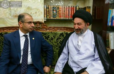 رئيس مجلس النواب العراقي يتشرف بزيارة مرقد الإمام علي (ع) واللقاء بأمين عام العتبة العلوية المقدسة