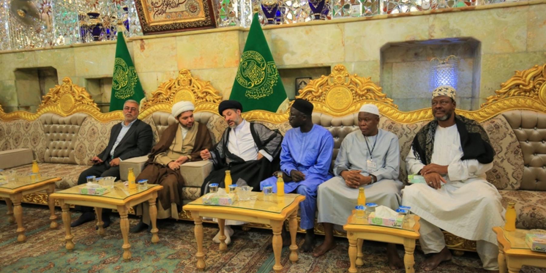 رئيس قسم الشؤون الدينية في العتبة العلوية يحتفي بشخصيات دينية وحكومية أفريقية تشرفت بزيارة العتبات المقدسة في العراق 