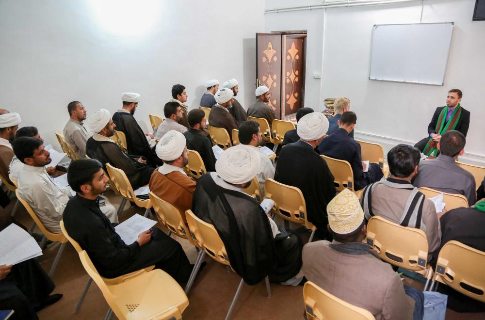 معهد الإمام علي (ع) للدراسات القرآنية في العتبة العلوية يواصل دوراته لإعداد وتأهيل أساتذة القرآن الكريم