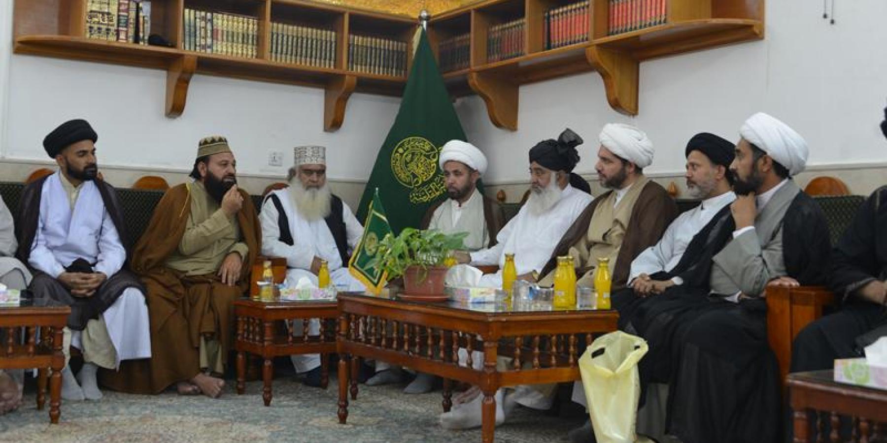 وفد علماء أهل السنة في باكستان يتشرفون بزيارة مرقد أمير المؤمنين (ع)